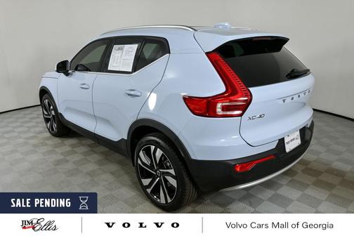 2024 Volvo XC40 B5 Ultimate Bright Theme