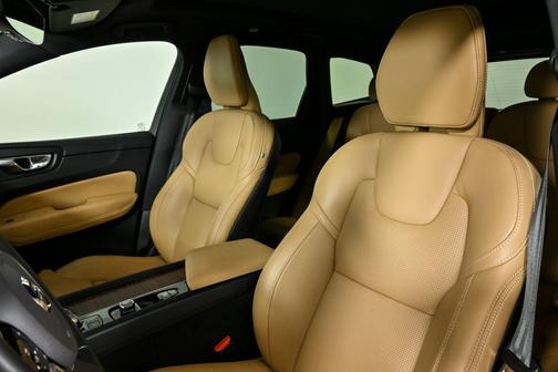 2023 Volvo XC60 B5 Ultimate Bright Theme