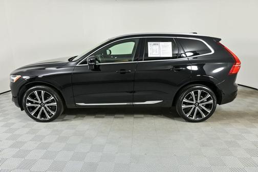 2023 Volvo XC60 B5 Ultimate Bright Theme