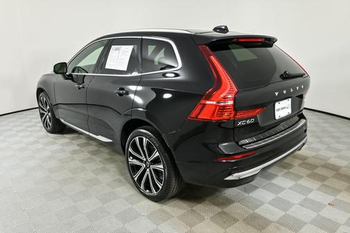 2023 Volvo XC60 B5 Ultimate Bright Theme