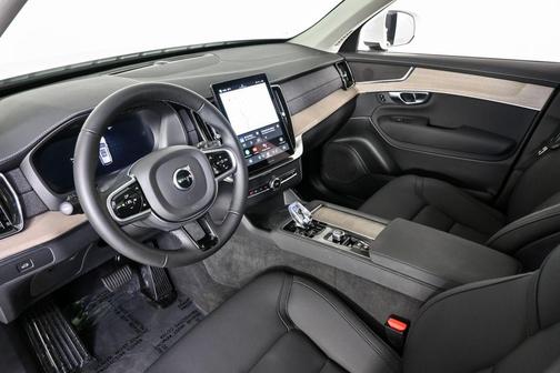 2025 Volvo XC90 B6 Plus 7-Seater