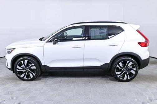 2026 Volvo XC40 Ultra, B5 AWD Gas (mild hybrid), Dark