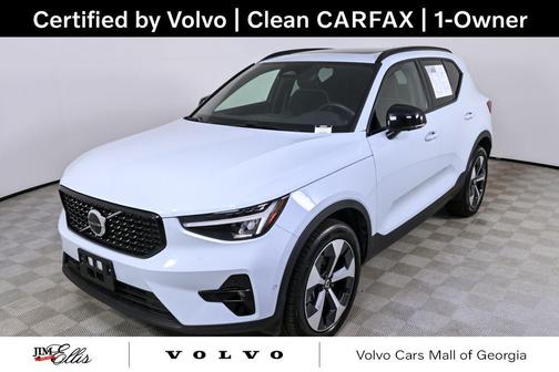 2025 Volvo XC40 B5 Plus Dark Theme
