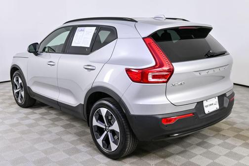 2025 Volvo XC40 B5 Plus Dark Theme