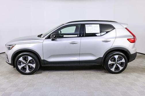 2025 Volvo XC40 B5 Plus Dark Theme