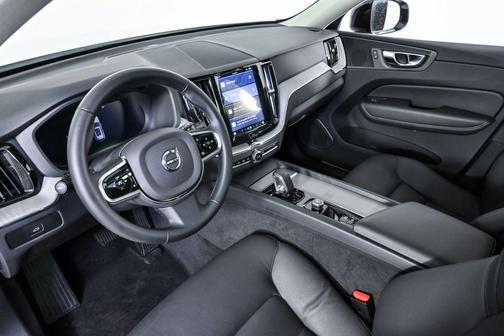 2025 Volvo XC60 B5 Plus