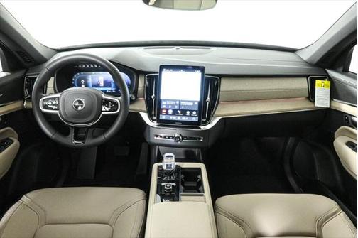 2025 Volvo XC90 B5 Core