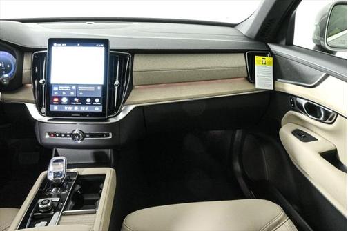 2025 Volvo XC90 B5 Core