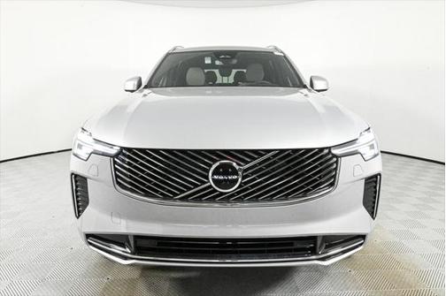 2025 Volvo XC90 B5 Core