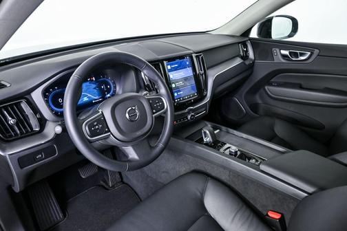 2025 Volvo XC60 B5 Core