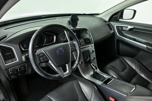 2017 Volvo XC60 T5 Dynamic