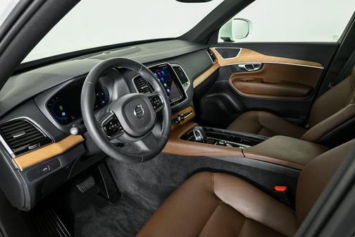 2024 Volvo XC90 B6 Plus Bright Theme 7-Seater
