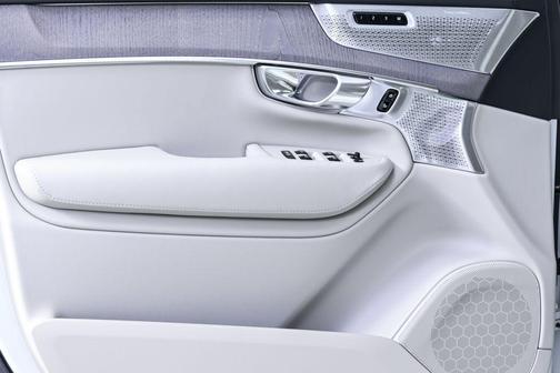 2026 Volvo XC90 Ultra Dark Theme, B6 AWD Gas (mild hybrid), Gasoline, 7 Seats