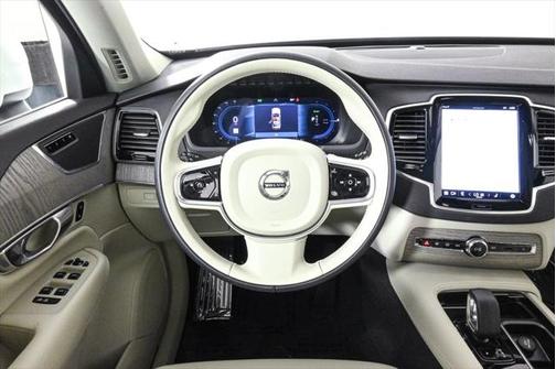 2025 Volvo XC90 Plug-In Hybrid T8 Plus 7-Seater