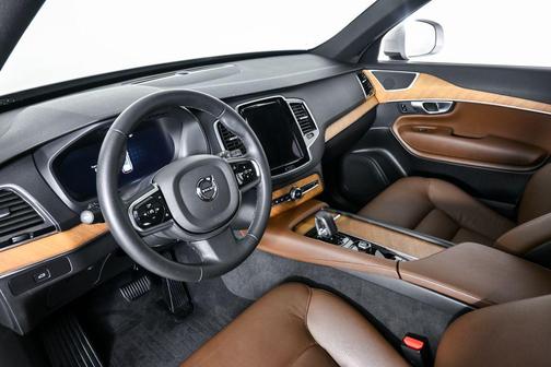 2024 Volvo XC90 B5 Plus Bright Theme