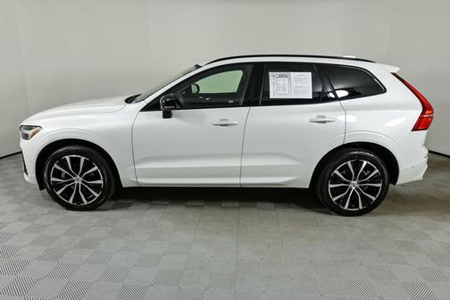 2023 Volvo XC60 B5 Plus Dark Theme