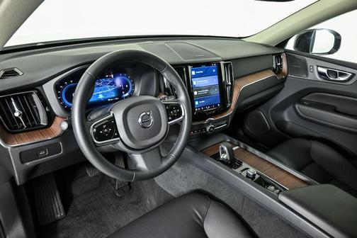 2023 Volvo XC60 B5 Plus Dark Theme