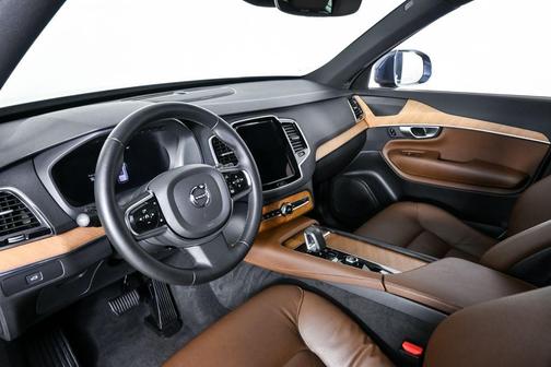 2024 Volvo XC90 B5 Plus Bright Theme