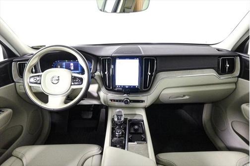 2023 Volvo XC60 Recharge Plug-In Hybrid T8 Ultimate Dark Theme