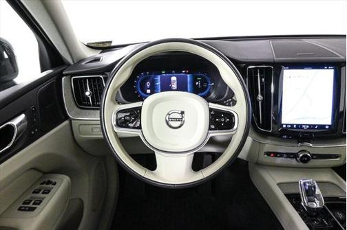 2023 Volvo XC60 Recharge Plug-In Hybrid T8 Ultimate Dark Theme