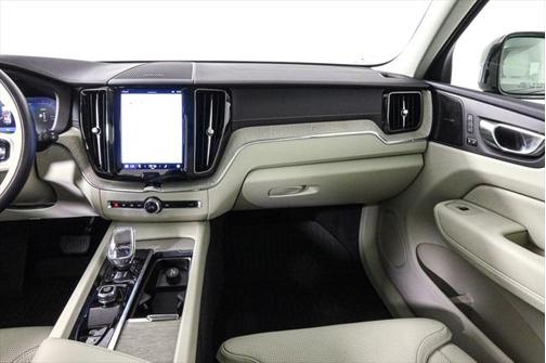 2023 Volvo XC60 Recharge Plug-In Hybrid T8 Ultimate Dark Theme