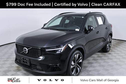 Onyx Black Metallic 2025 Volvo XC40 B5 Plus Dark Theme