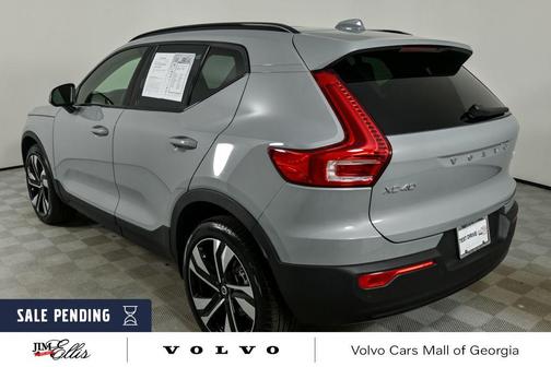 2025 Volvo XC40 B5 Plus Dark Theme
