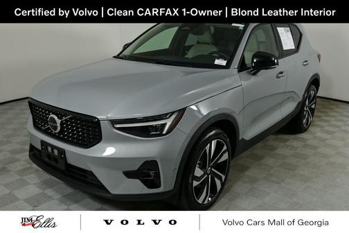 2025 Volvo XC40 B5 Plus Dark Theme