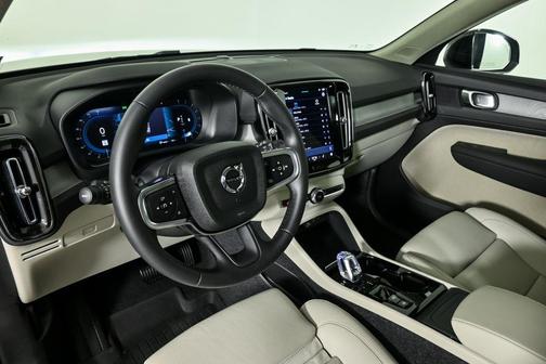 2025 Volvo XC40 B5 Plus Dark Theme