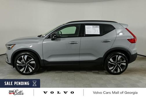 2025 Volvo XC40 B5 Plus Dark Theme