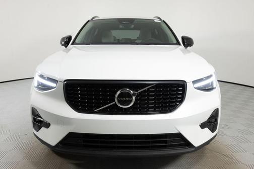 2026 Volvo XC40 B5 Ultra