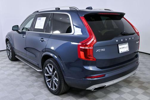 2019 Volvo XC90 T6 Momentum