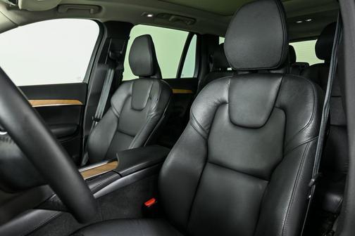 2024 Volvo XC90 B6 Plus Bright Theme 7-Seater