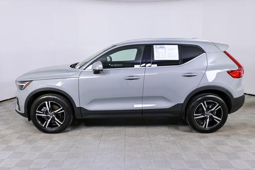 2025 Volvo XC40 B5 Core Bright Theme