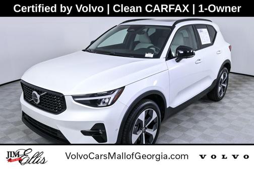 2025 Volvo XC40 B5 Plus Dark Theme