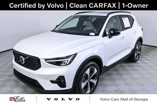 2025 Volvo XC40 B5 Plus Dark Theme