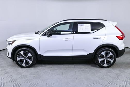 2025 Volvo XC40 B5 Plus Dark Theme