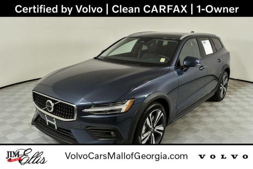 2025 Volvo V60 Cross Country B5 Plus
