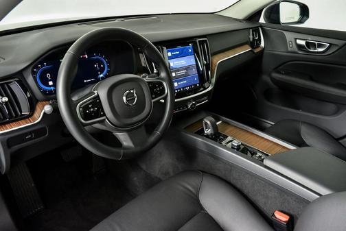 2025 Volvo V60 Cross Country B5 Plus