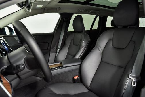 2025 Volvo V60 Cross Country B5 Plus