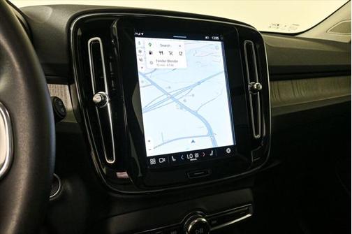 2025 Volvo XC40 B5 Plus Dark Theme