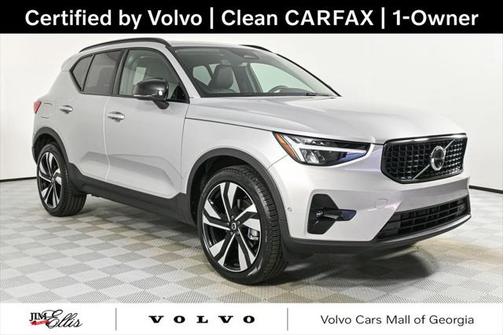 2025 Volvo XC40 B5 Plus Dark Theme