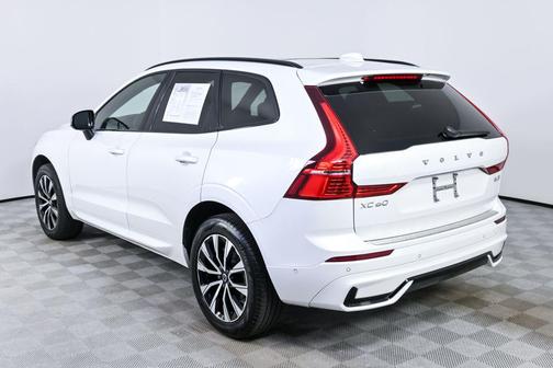 2024 Volvo XC60 B5 Plus Dark Theme
