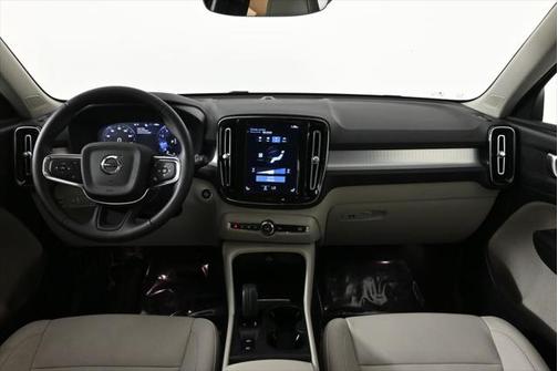 2021 Volvo XC40 T4 Momentum