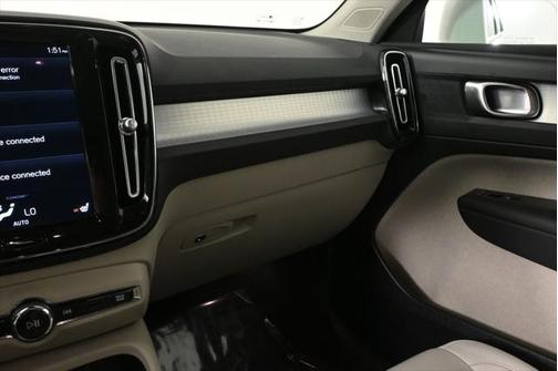 2021 Volvo XC40 T4 Momentum