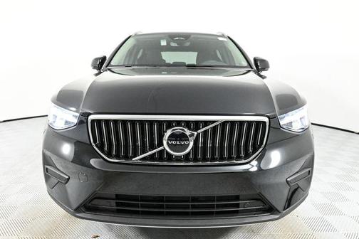 2025 Volvo XC40 Core Bright Theme