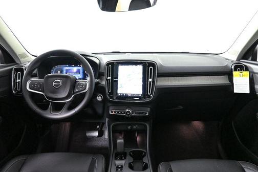 2025 Volvo XC40 Core Bright Theme