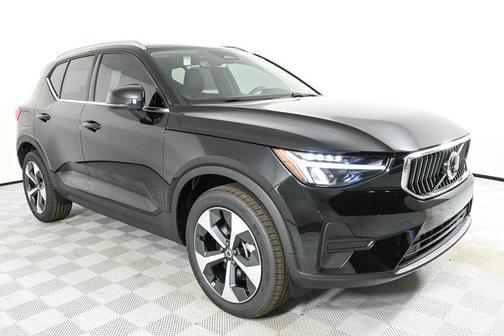 2025 Volvo XC40 Core Bright Theme