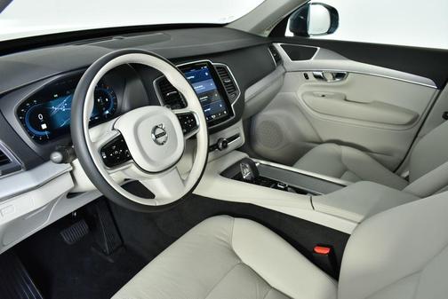 2025 Volvo XC90 B5 Core