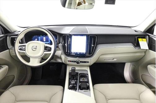 2025 Volvo XC60 Plug-In Hybrid T8 Plus
